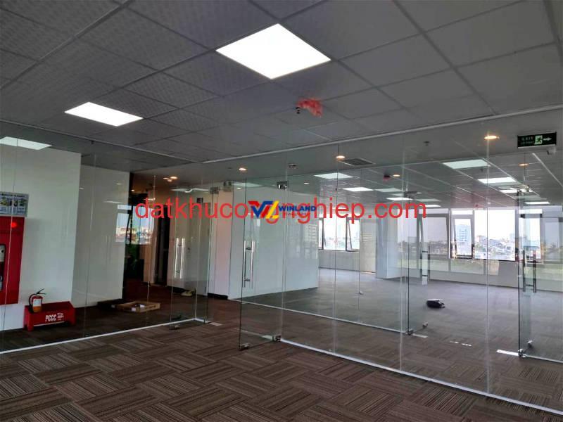 san-van-phong-hoang-mai-noi-that-vach-kinh